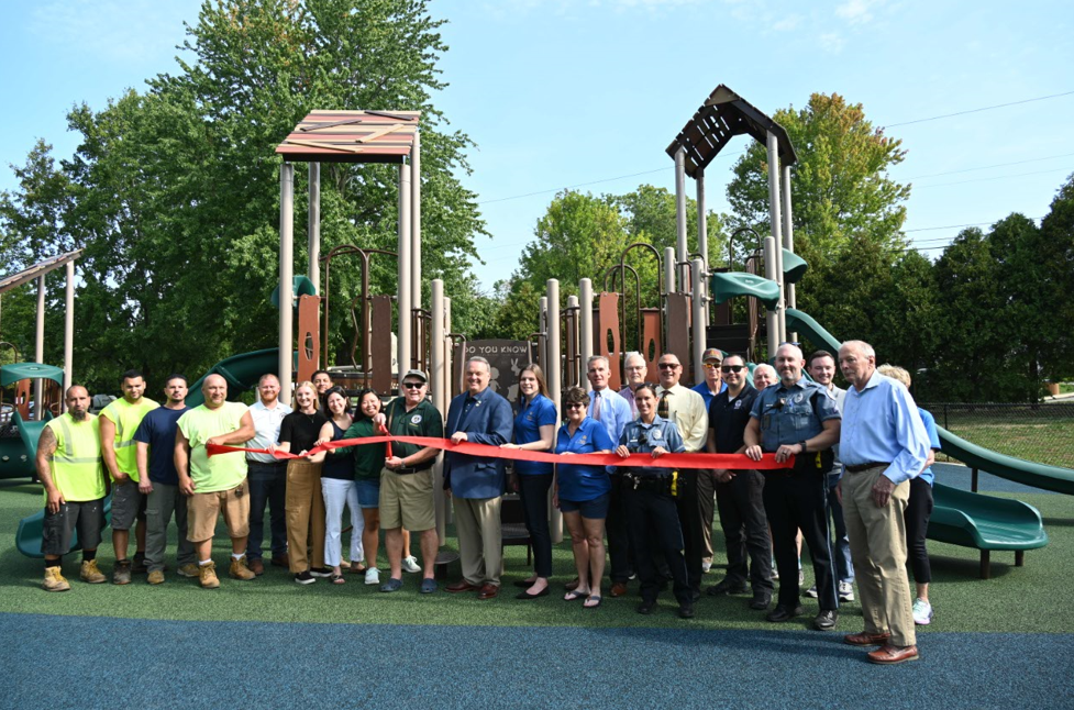 Ribboncutting2